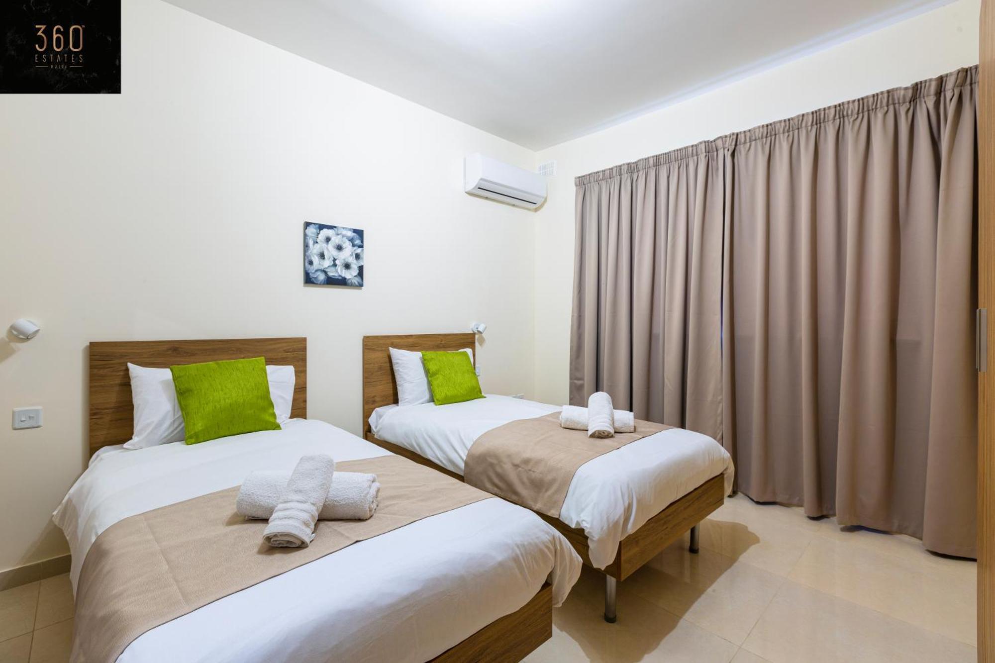 Beautiful 3Br Home With Private Balcony With Wifi & Ac By 360 Estates Marsaxlokk Exterior photo